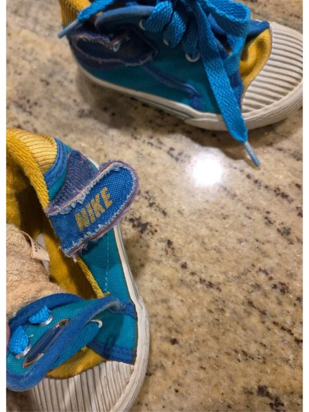 Nike VTG Toddler Size 5.5 Sneakers Shoe Blue Yellow Terry Cloth Strap Tie